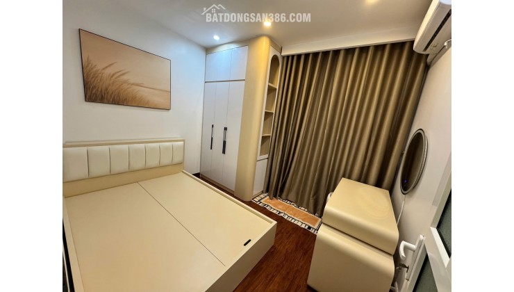 Bán nhà Bồ Đề, Long Biên. Diện tích 40m², xây 5 tầng, mặt tiền 3.5m, có 5 phòng ngủ, 7 vệ sinh, giá nhỉnh 10 tỷ.